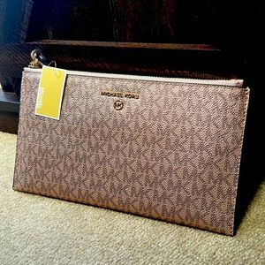 MK Wristlet Jet Set Charm